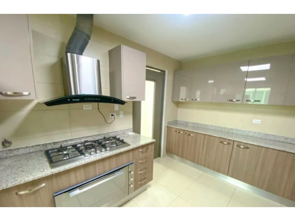 Costa del Este, apto. 210m2 a solo 440K