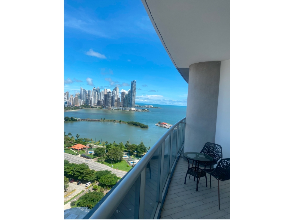 Avenida Balboa, vista al mar 153m2 amoblado a solo $268k