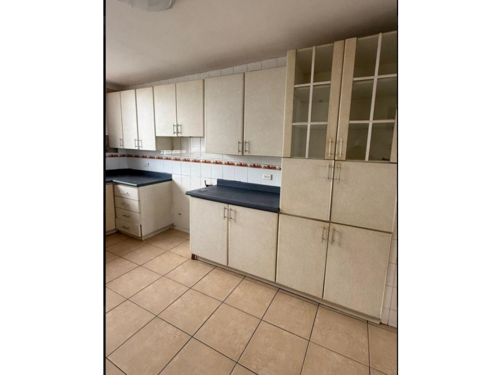 Marbella, 220m2 3r a solo $1450 — foto 5