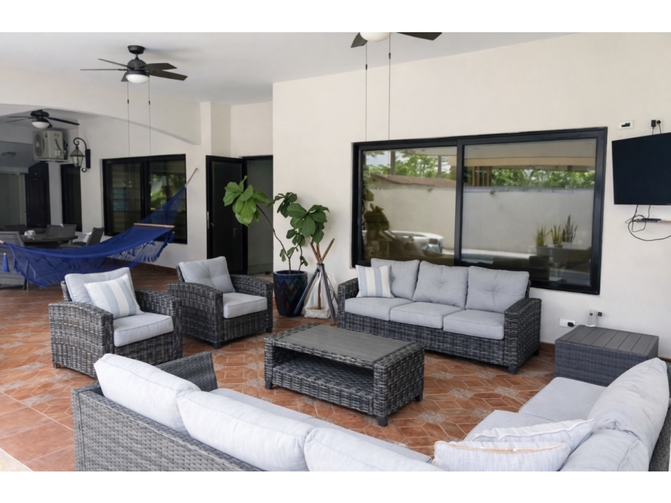 Costa del Este, autonoma, 4r, piscina 623m2, $1.299M (6,500 alq)