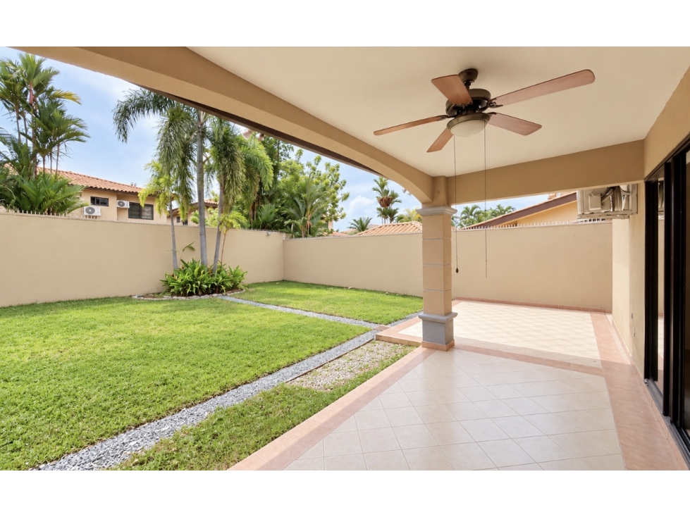 Versalles1 casa 250m2 de 3 recamaras jardin a $1799