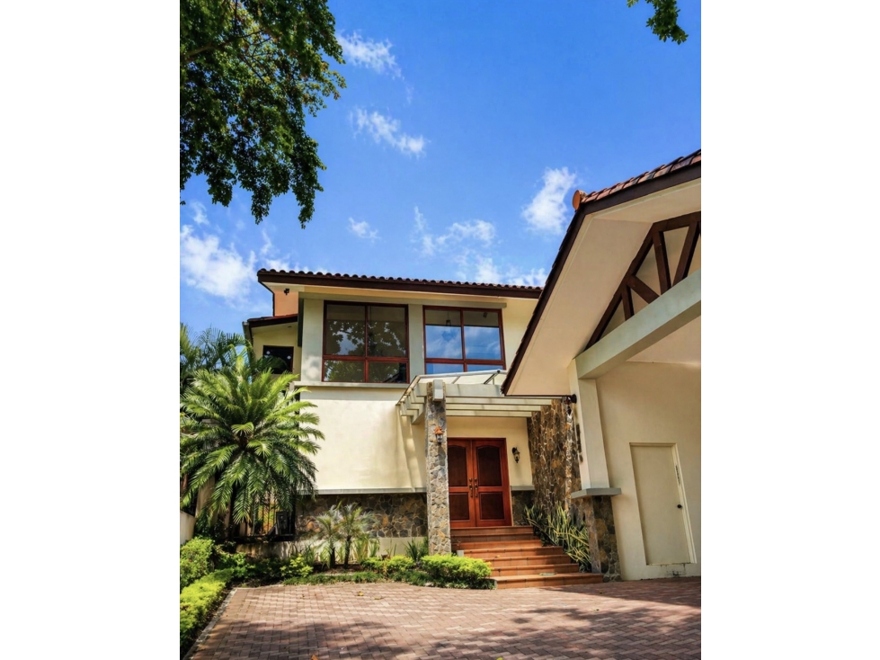 Camino de Cruces lujo 710m2 l/b a $1.2M