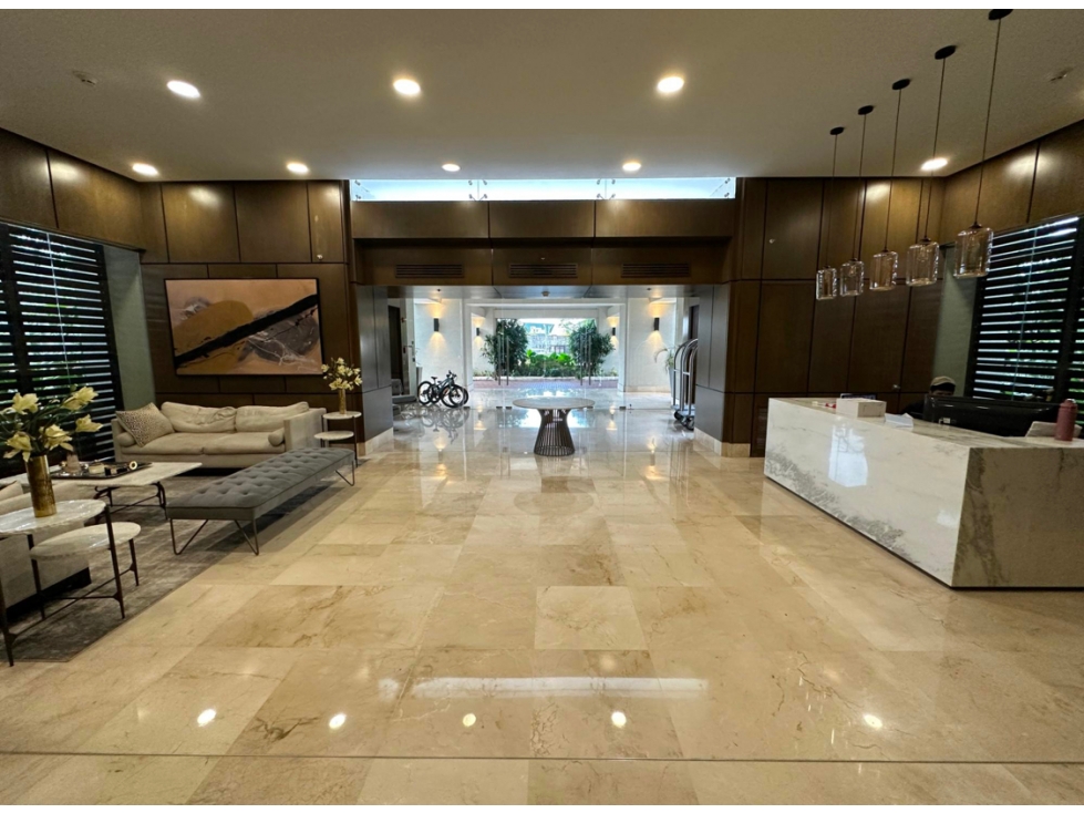 Santa Maria lujo a solo $739,998