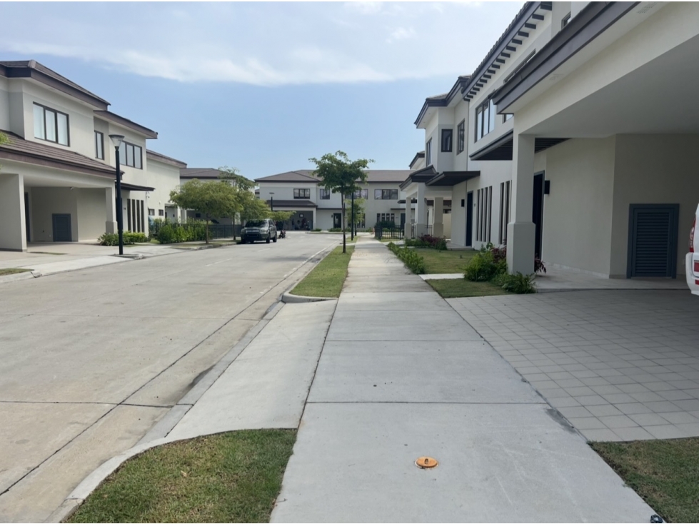 Santa Maria, casa de lujo 3 rec a solo $5000