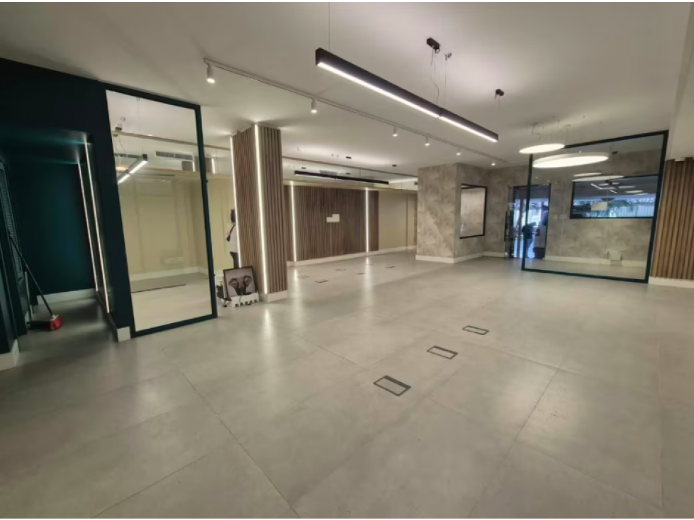 Marbella, local 120m2 planta baja a solo 300K