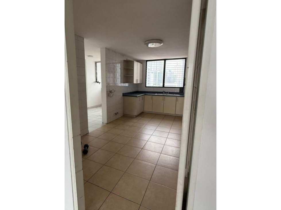 Marbella, 220m2 3r a solo $1450 — foto 3