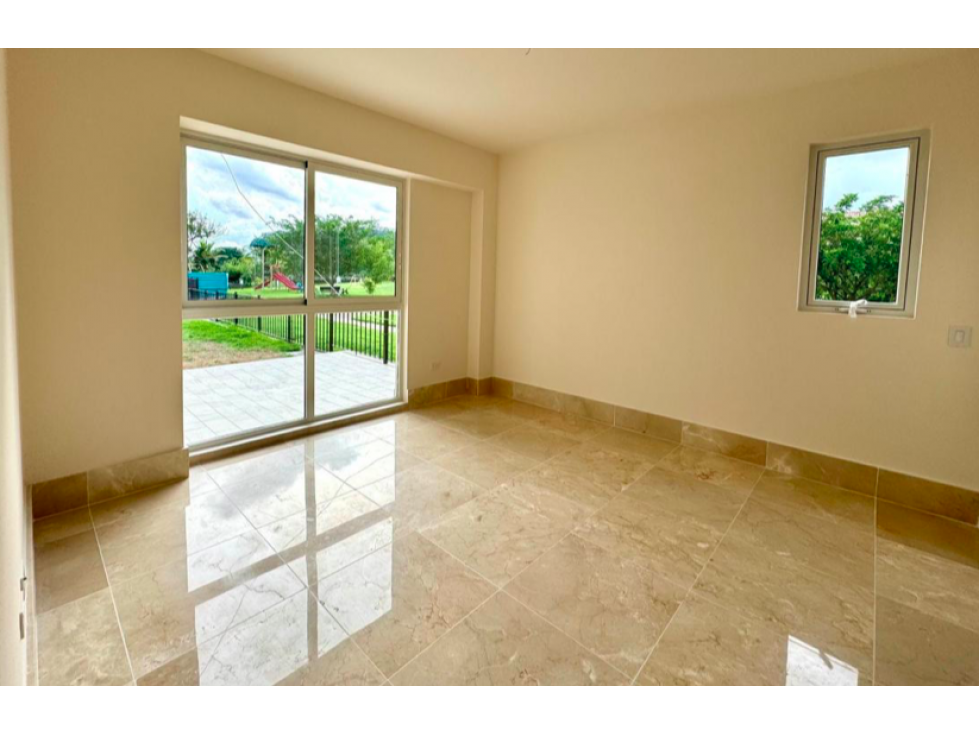 Santa Maria, 249m2 por estrenar con 190m2 patio.$4,900