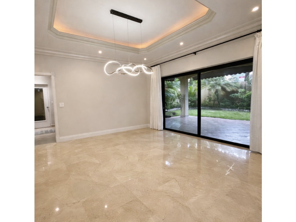 Costa del Este, 460m2 4rec, piscina a solo $1.2M
