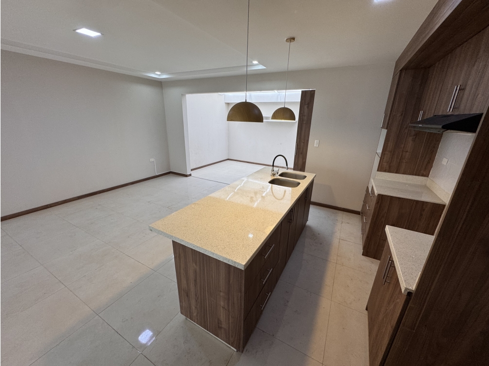 #187 Cómoda Casa En Venta, Sector Cdla. Ingenieros Civiles — foto 6