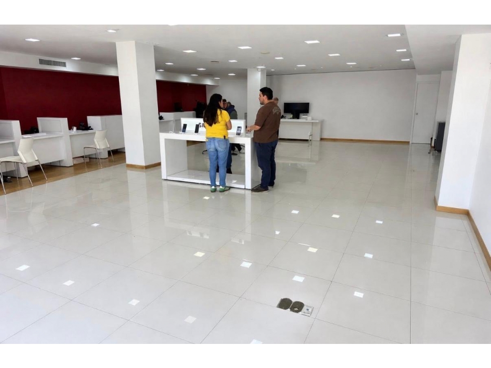 #7 En Renta Amplio Local Comercial, Remigio Crespo - 2