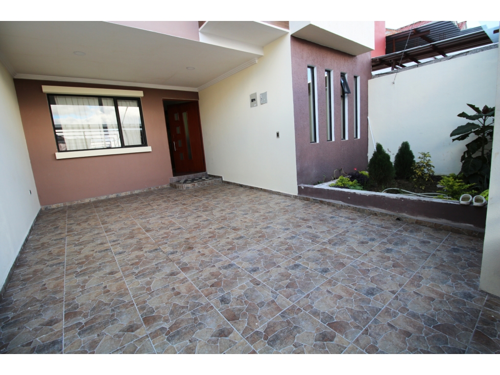 #135 Casa Con Área Verde, Sector Las Orquídeas - 2