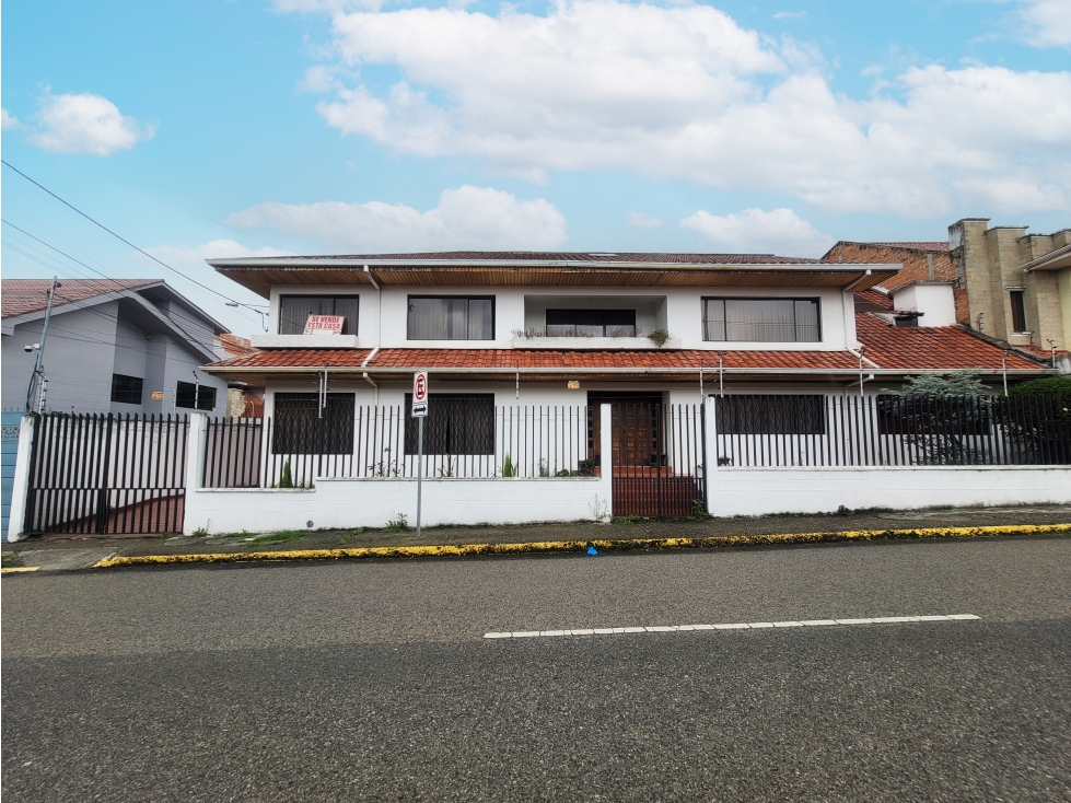 #350 Amplia Casa, Sector Remigio Crespo - 1