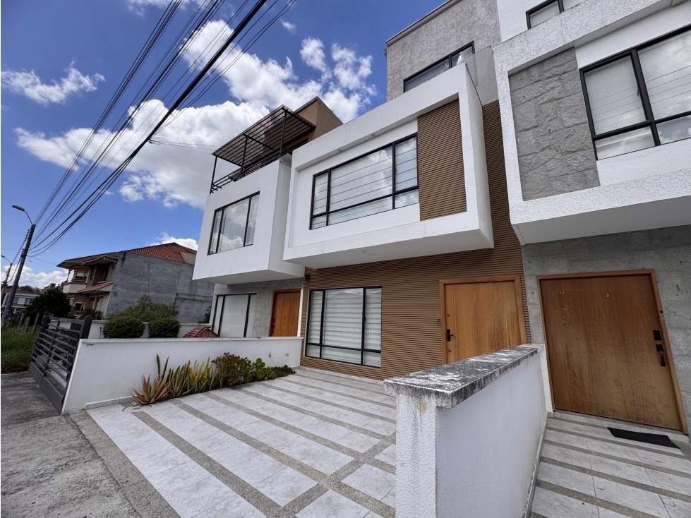 #187 Cómoda Casa En Venta, Sector Cdla. Ingenieros Civiles — foto 2