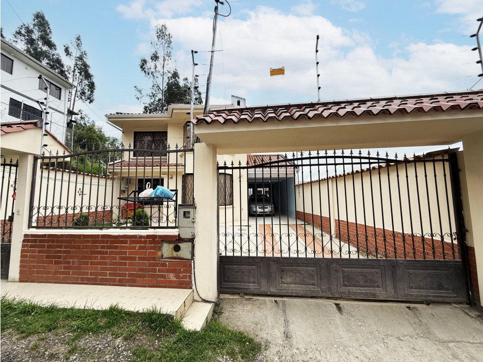 #160 Casa Con Espacio Verde, En Baños — foto 3