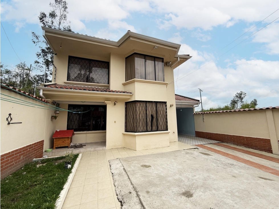 #160 Casa Con Espacio Verde, En Baños — foto 2