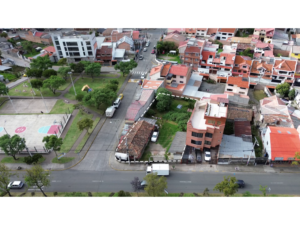 #420 Terreno Comercial, Av. 10 de Agosto - 2