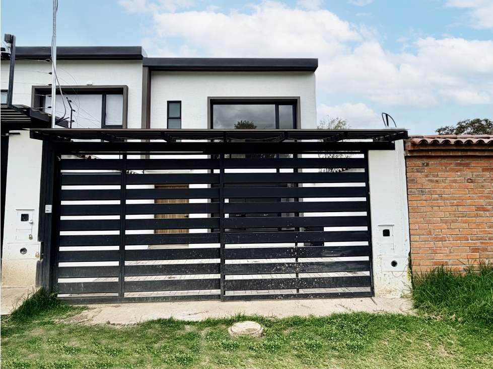 #168 Casa Con Área Verde en Río Amarillo