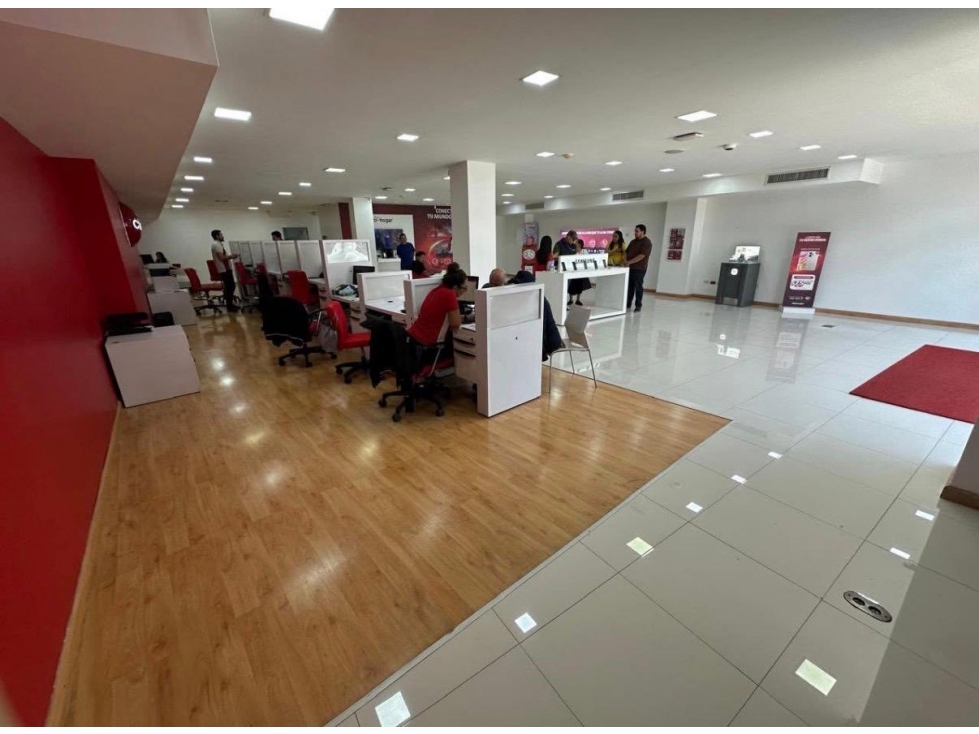 #7 En Renta Amplio Local Comercial, Remigio Crespo - 3