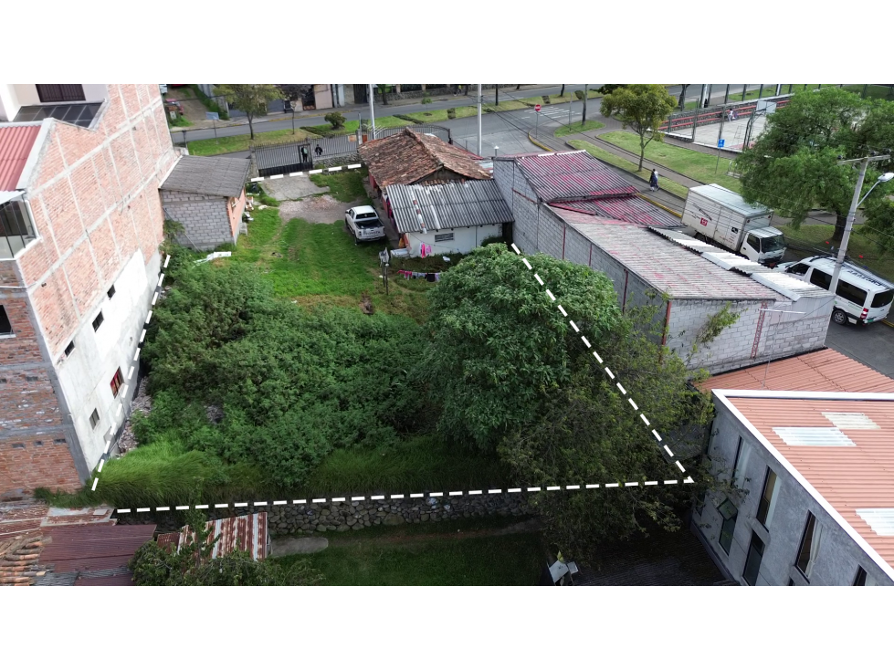 #420 Terreno Comercial, Av. 10 de Agosto - 4