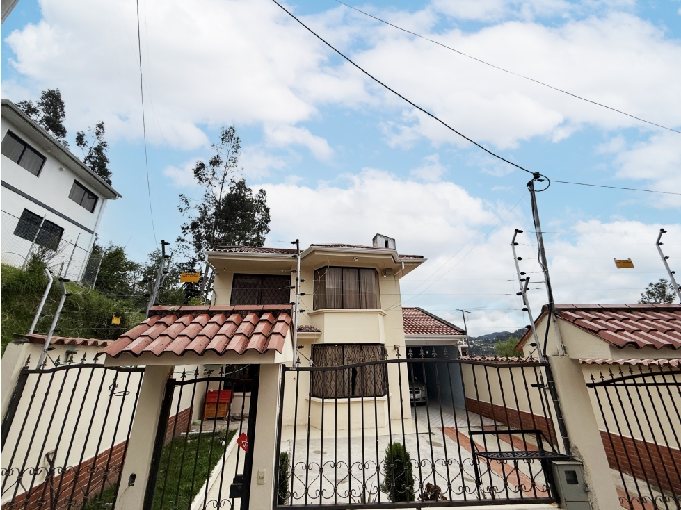 #160 Casa Con Espacio Verde, En Baños — foto 4
