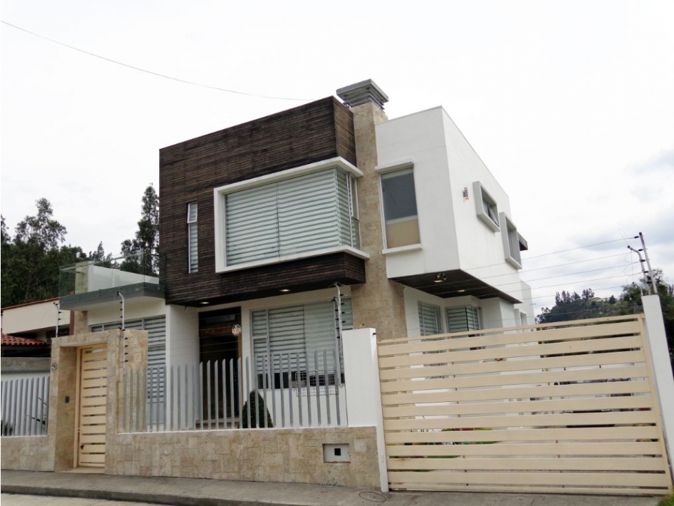 #260 Casa De Lujo En Venta, Sector Charasol - 2