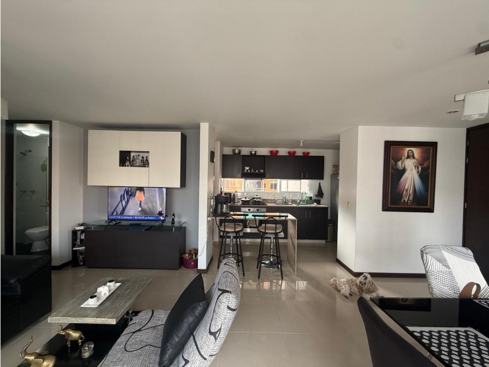 VENTA APARTAMENTO LOMA DE LOS BERNAL — foto 4