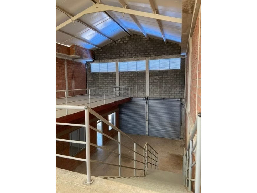 BODEGA EN VENTA CENTRO EMPRESARIAL - 3