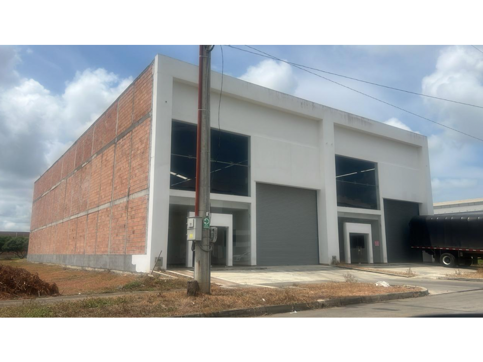 BODEGA EN ARRIENDO CENTRO EMPRESARIAL 550m2- MONTERIA - 2