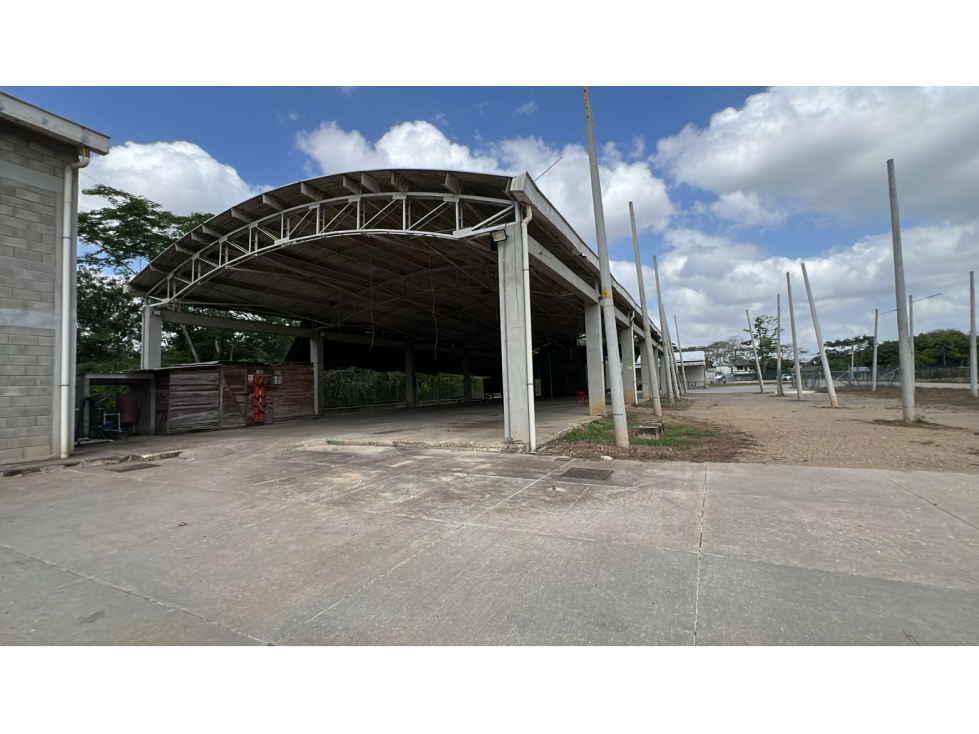 PREDIO CON ACTIVIDAD INDUSTRIAL EN VENTA