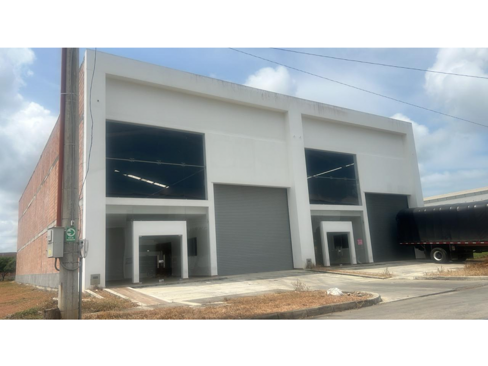 BODEGA EN ARRIENDO CENTRO EMPRESARIAL 550m2- MONTERIA - 1