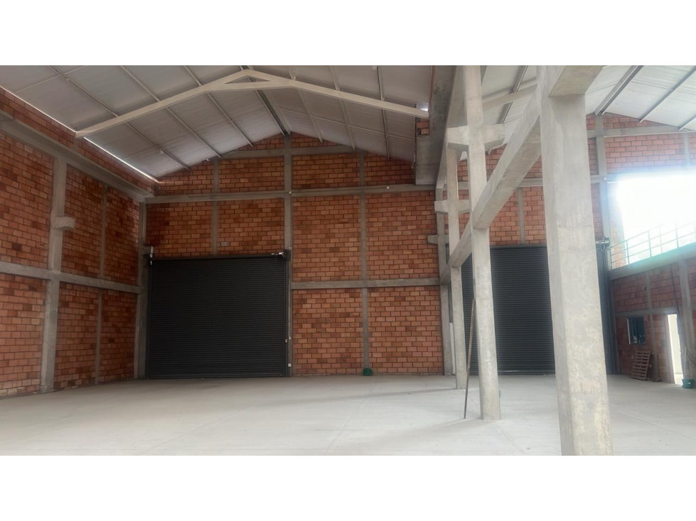 BODEGA EN ARRIENDO CENTRO EMPRESARIAL - 1280m2 - 6