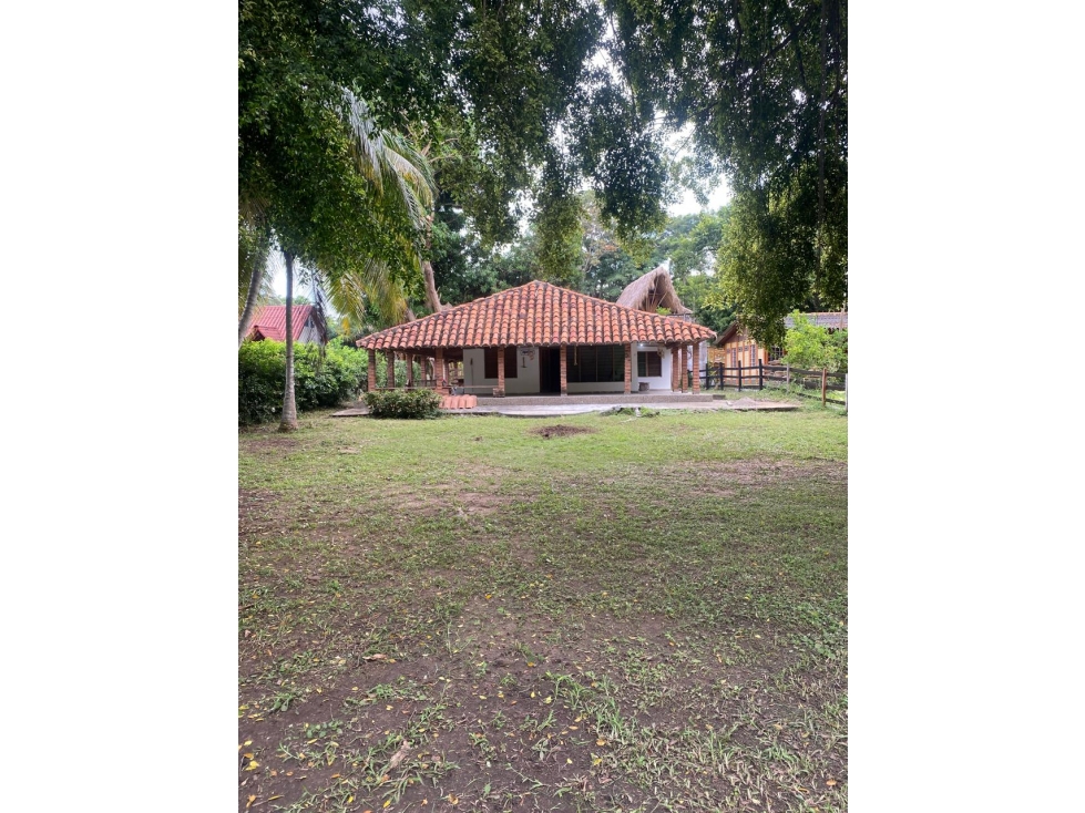 CASA DE PLAYA EN VENTA EN PUNTA BOLIVAR - 1