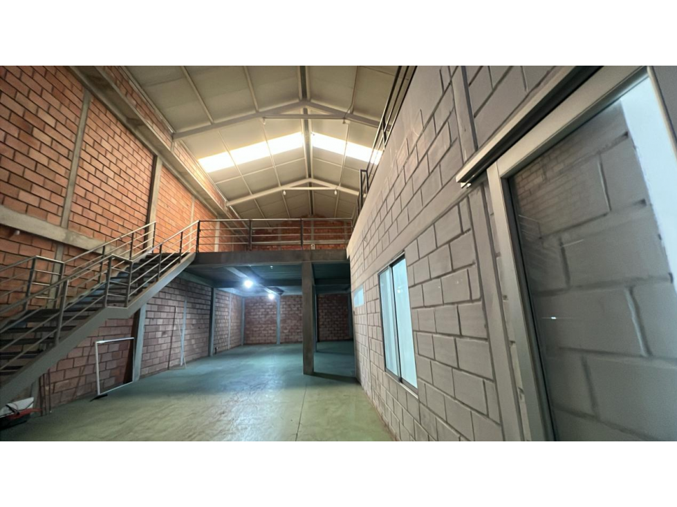 BODEGA CON OFICINA EN VENTA RENTANDO - 2