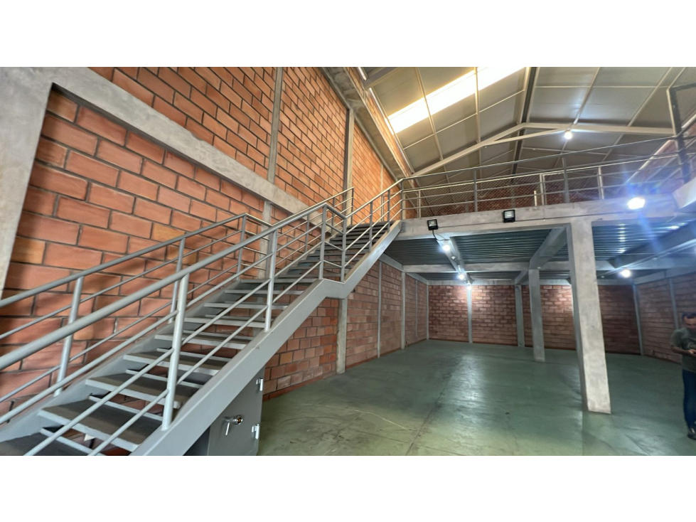 BODEGA CON OFICINA EN VENTA RENTANDO - 3
