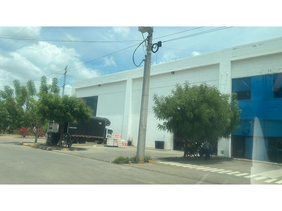 BODEGA EN ARRIENDO CENTRO EMPRESARIAL - 980m2 - 3