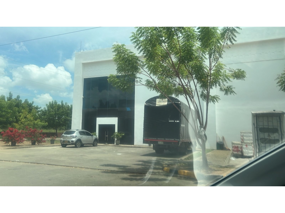 BODEGA EN ARRIENDO CENTRO EMPRESARIAL - 980m2 - 4