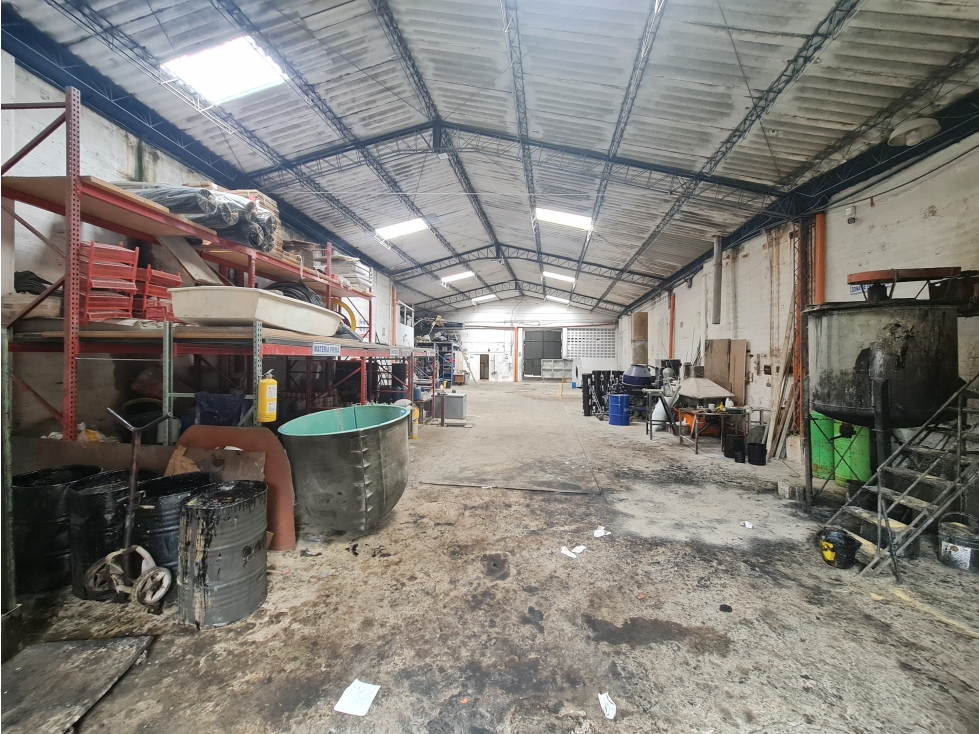 VENTA DE BODEGA EN BELLO, SECTOR FONTIDUEñO - 3