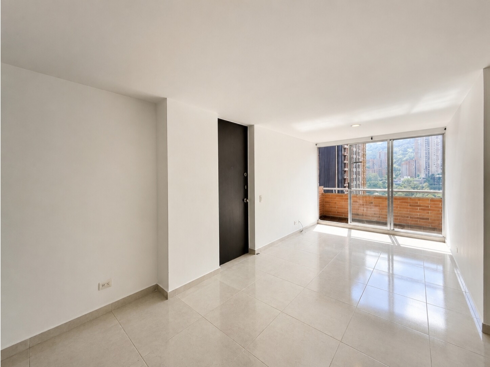 Apartamento en arriendo en Ciudad del Río, Medellín | 73 m² — foto 2