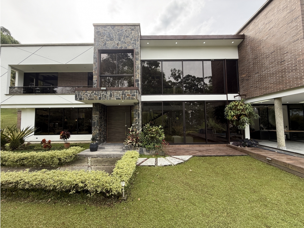VENTA CASA EN ENVIGADO, SECTOR LOMA DEL ESCOBERO