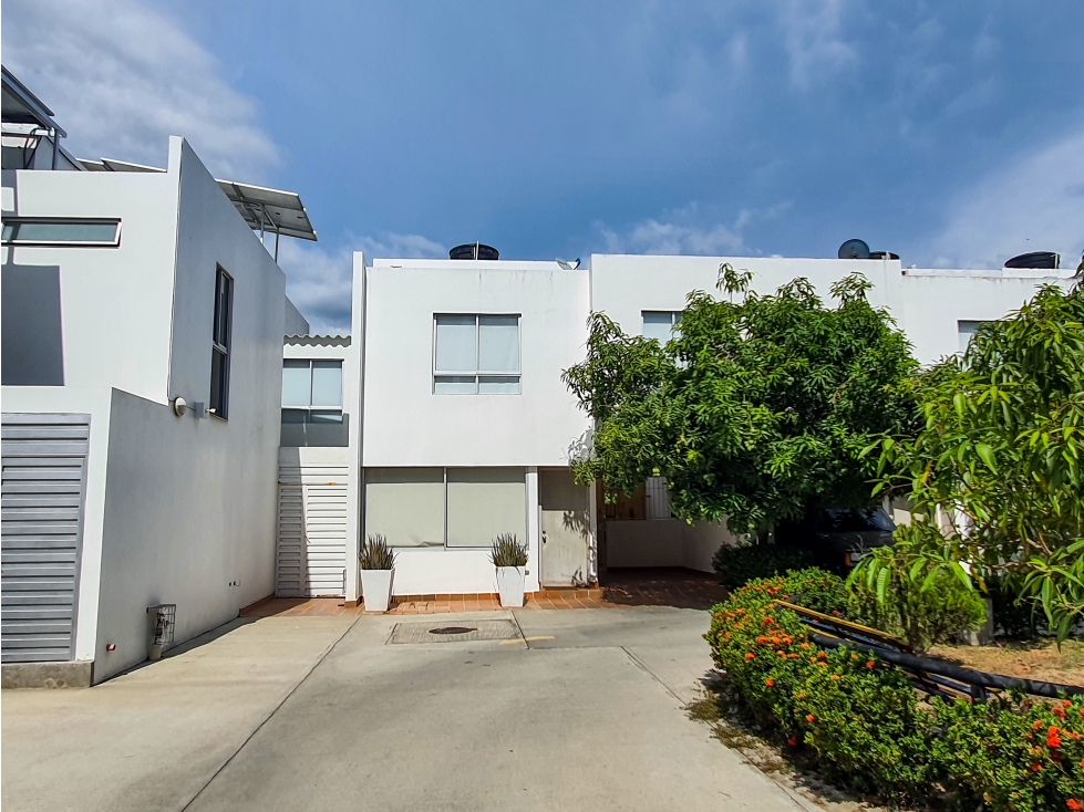 Casa cerca a la playa, amoblada en arriendo, en rodadero - 1