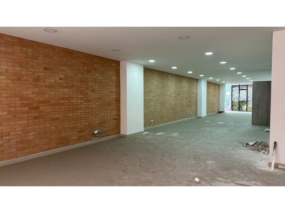 Arriendo oficina o bodega en Laureles