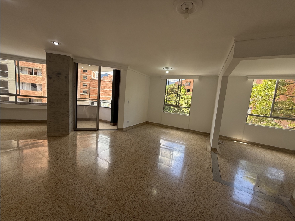 Venta de apartamento en laureles — foto 2