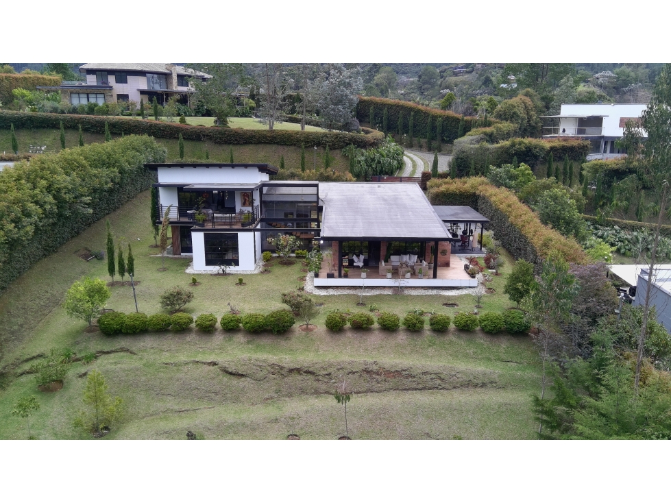 venta de casa de lujo en alto del escobero envigado