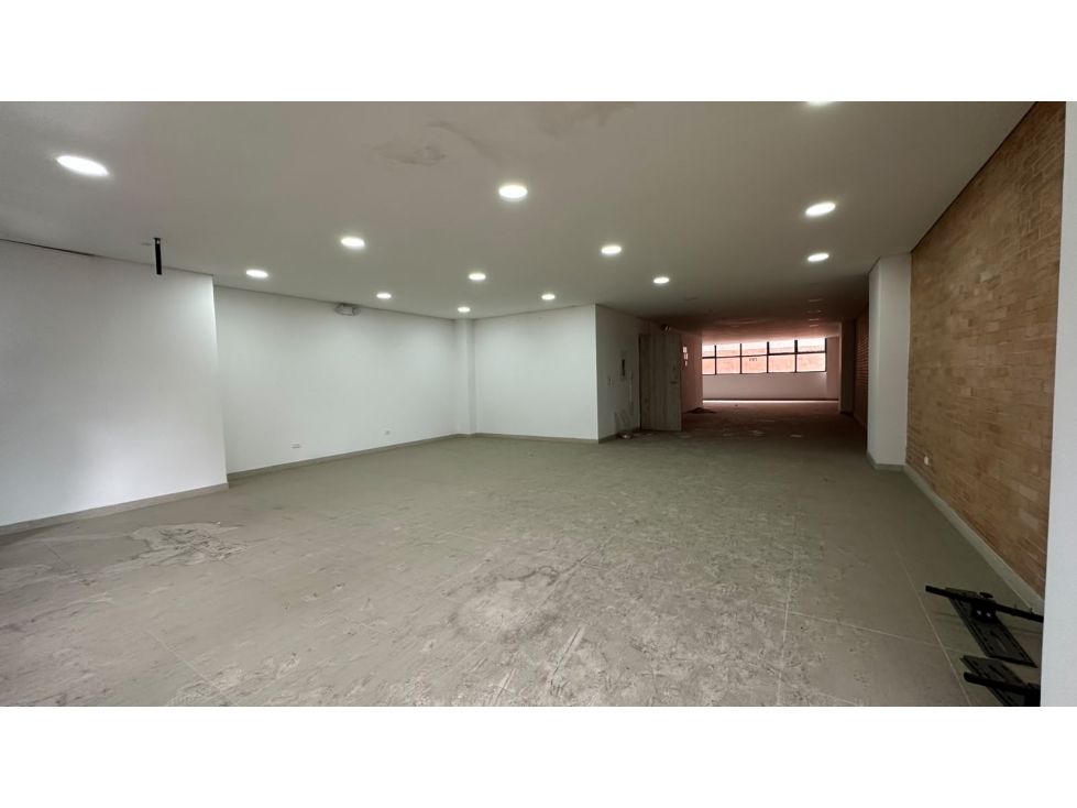 Arriendo oficina o bodega en Laureles — foto 3