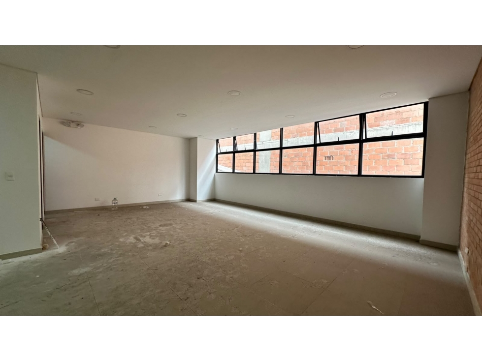 Arriendo oficina o bodega en Laureles — foto 5