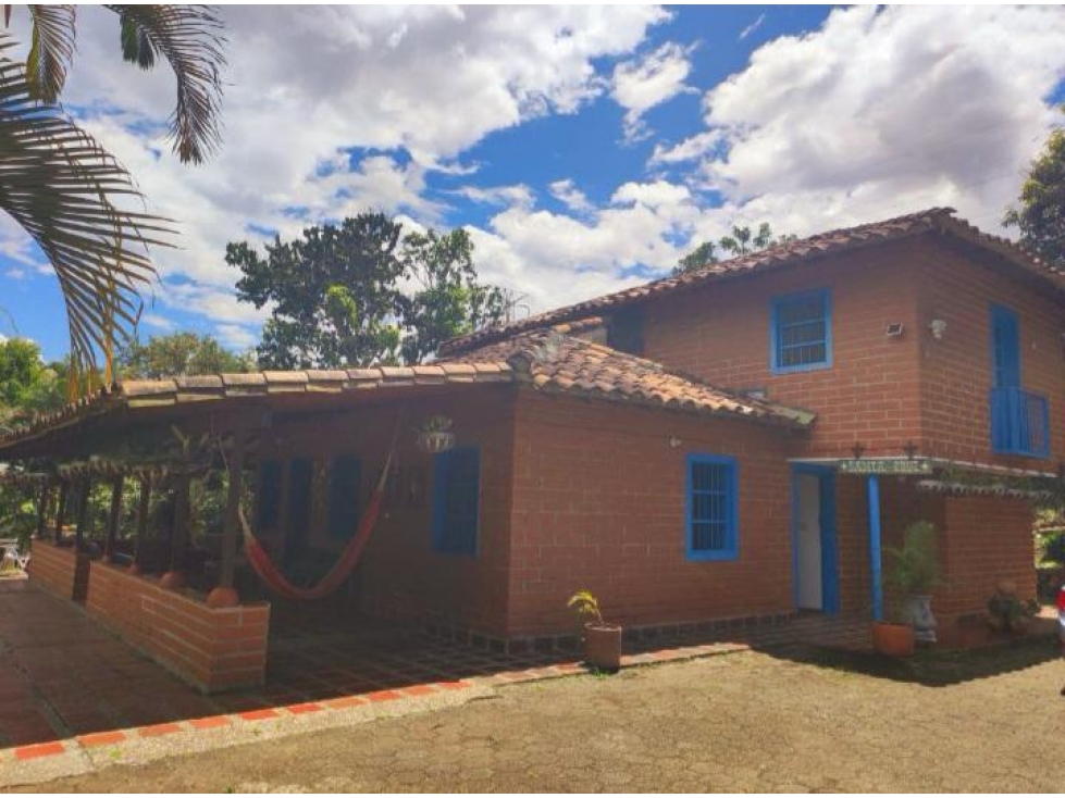 Venta de finca en Copacabana - 2