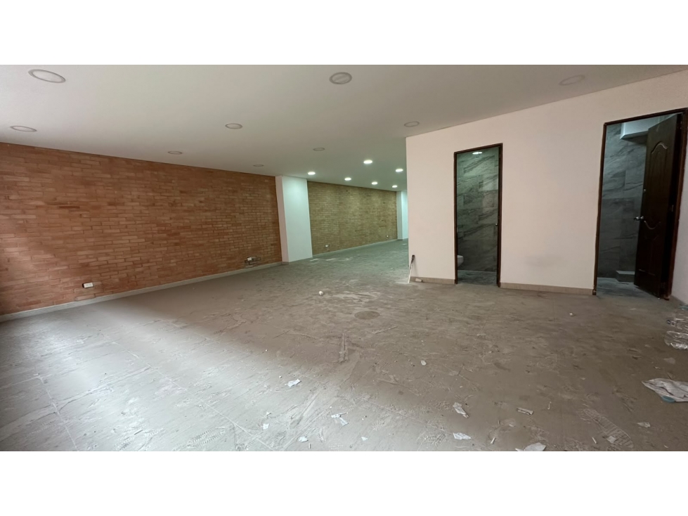 Arriendo oficina o bodega en Laureles — foto 6