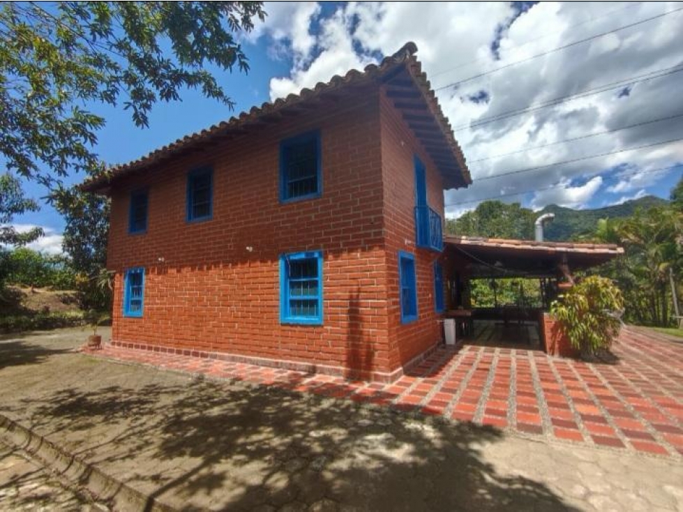 Venta de finca en Copacabana - 4