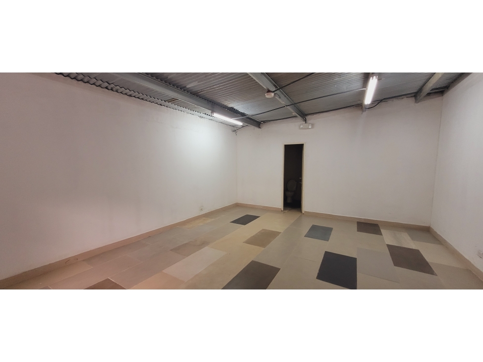 Venta de Terreno con Nave industrial y locales 1600mtrs - 4