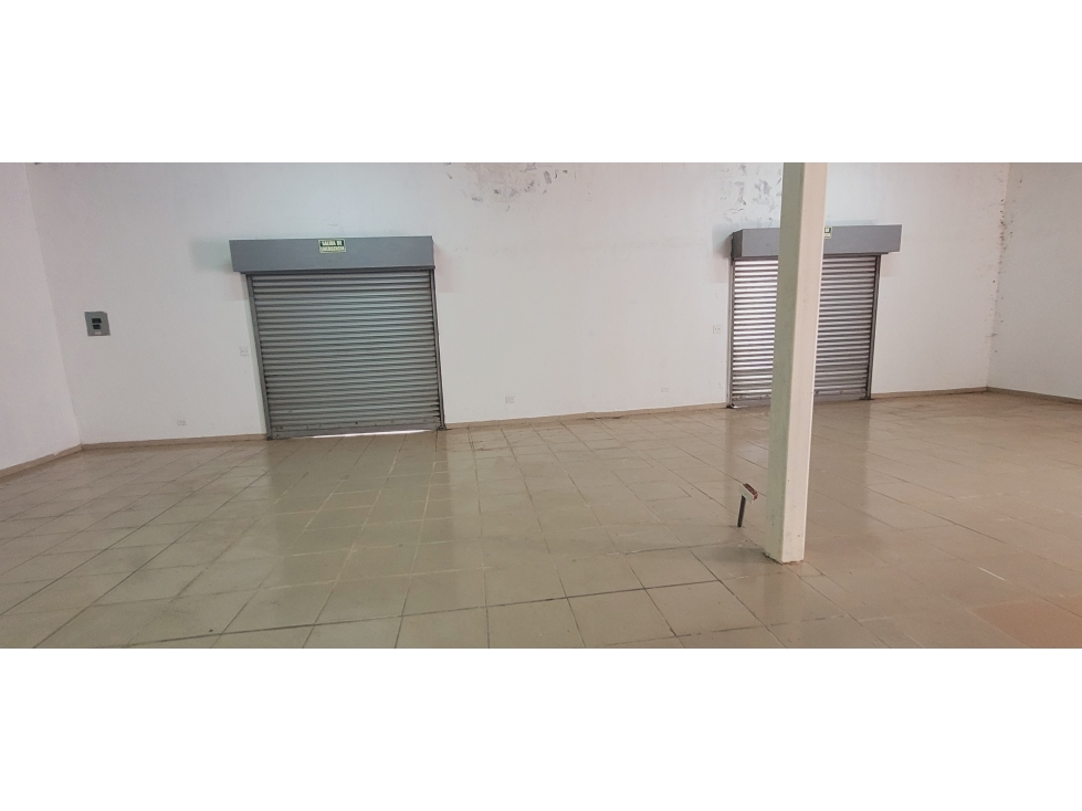 Venta de Terreno con Nave industrial y locales 1600mtrs - 5